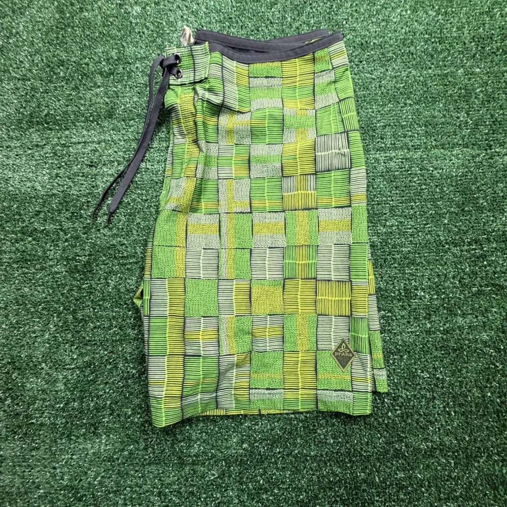 SURFER Mens Board Shorts Size 38 Green Yellow Geometric UPF 50 Swim Trunks Y2K